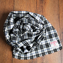 Load image into Gallery viewer, Harris Tweed Fabric 48