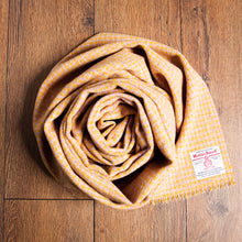 Load image into Gallery viewer, Harris Tweed Fabric 88