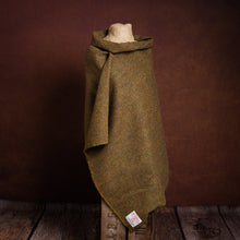 Load image into Gallery viewer, Harris Tweed Fabric 111