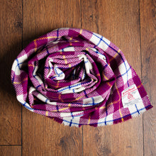 Load image into Gallery viewer, Harris Tweed Fabric 117