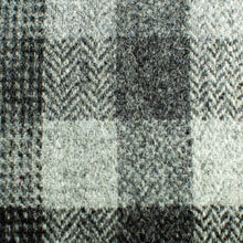 Load image into Gallery viewer, Harris Tweed Fabric 031