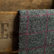 Load image into Gallery viewer, Harris Tweed Fabric 025