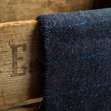 Load image into Gallery viewer, Harris Tweed Fabric 028