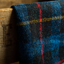 Load image into Gallery viewer, Harris Tweed Fabric 050