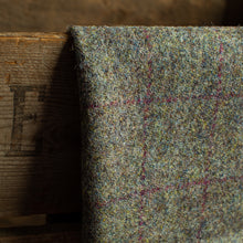 Load image into Gallery viewer, Harris Tweed Fabric 057