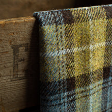 Load image into Gallery viewer, Harris Tweed Fabric 062