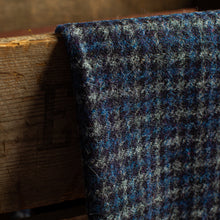 Load image into Gallery viewer, Harris Tweed Fabric 091
