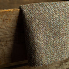 Load image into Gallery viewer, Harris Tweed Fabric 0106