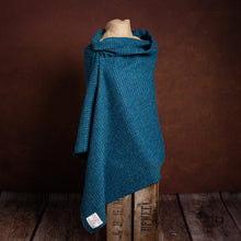 Load image into Gallery viewer, Harris Tweed Shawl 94
