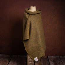 Load image into Gallery viewer, Harris Tweed Fabric 111
