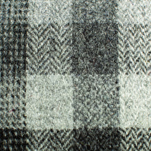 Load image into Gallery viewer, Harris Tweed Fabric 031
