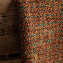 Load image into Gallery viewer, Harris Tweed Fabric 070
